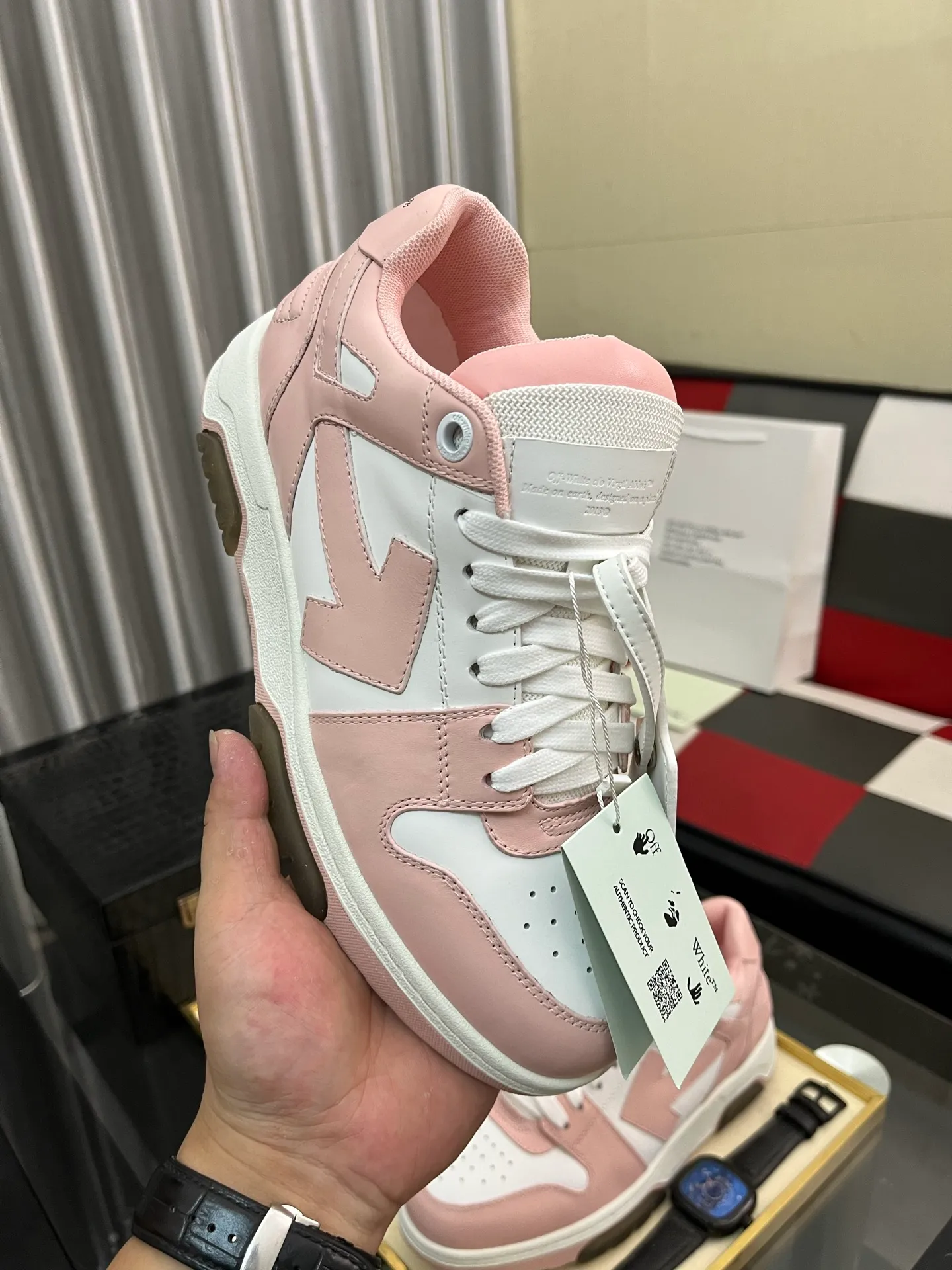 Men's shoes 💰600⌚️⌚️ OFF-White C/O VirGil Abloh fashionable and versatile casual shoes. Exclusive first release of the new model. Made of environmentally friendly cowhide leather and mesh fabric upper material. The insole is embedded with foam cushioning EVA material. The correct midsole is equipped with EVA lightweight cushioning. External tooth nail rubber outsole. The correct accessories can be customized simultaneously. Women's model: 35-40 Men's model: 39-45